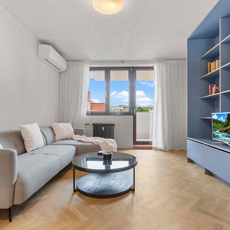 Elegant City Escape - Modern & Central Братислава Экстерьер фото