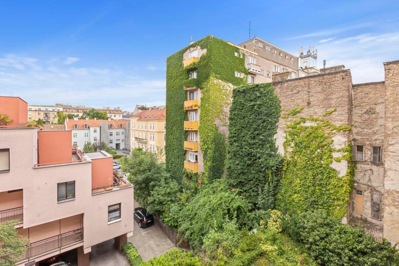 Elegant City Escape - Modern & Central Братислава Экстерьер фото