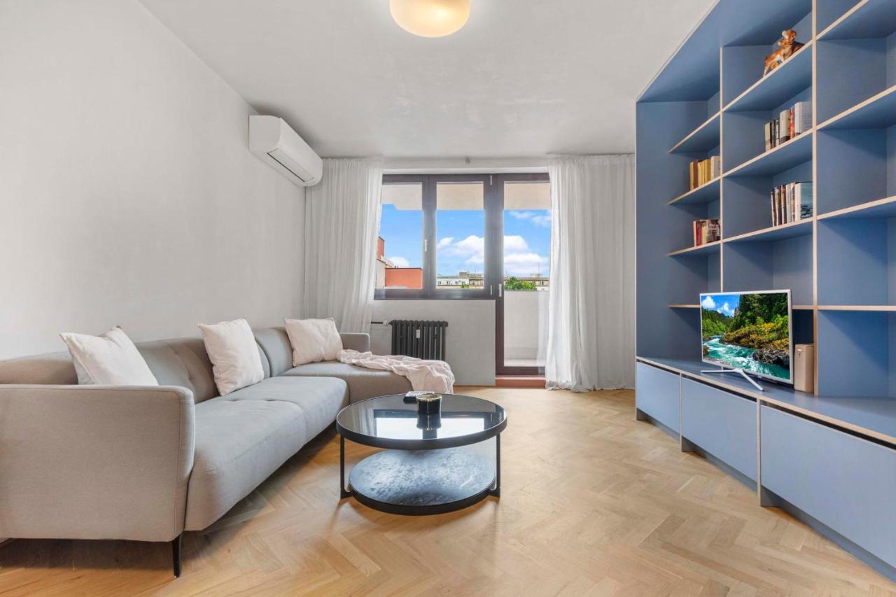 Elegant City Escape - Modern & Central Братислава Экстерьер фото