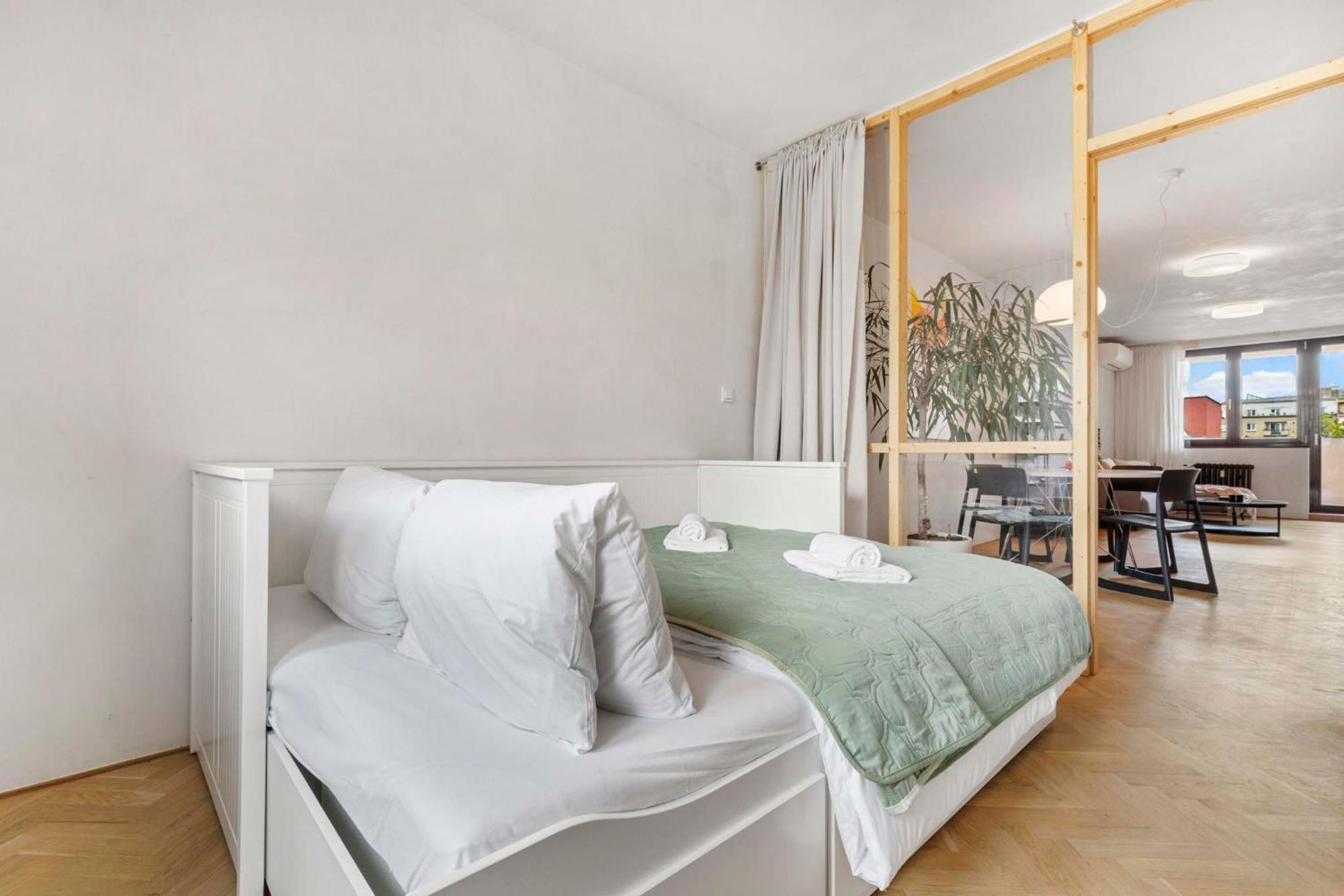 Elegant City Escape - Modern & Central Братислава Экстерьер фото